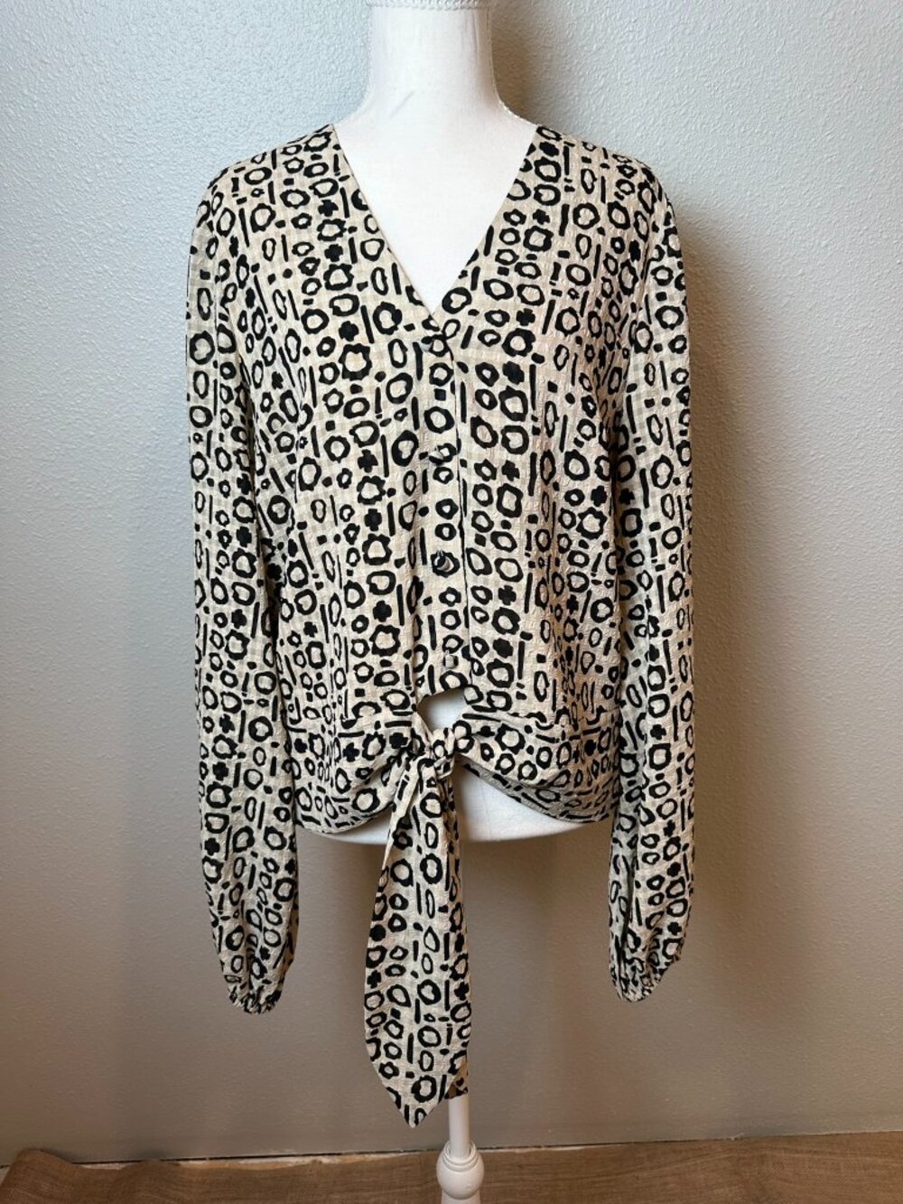 ALEXIS Leopard Print Tie Front Blouse Large Jacquard V-Neck Blouson Sleeve Top